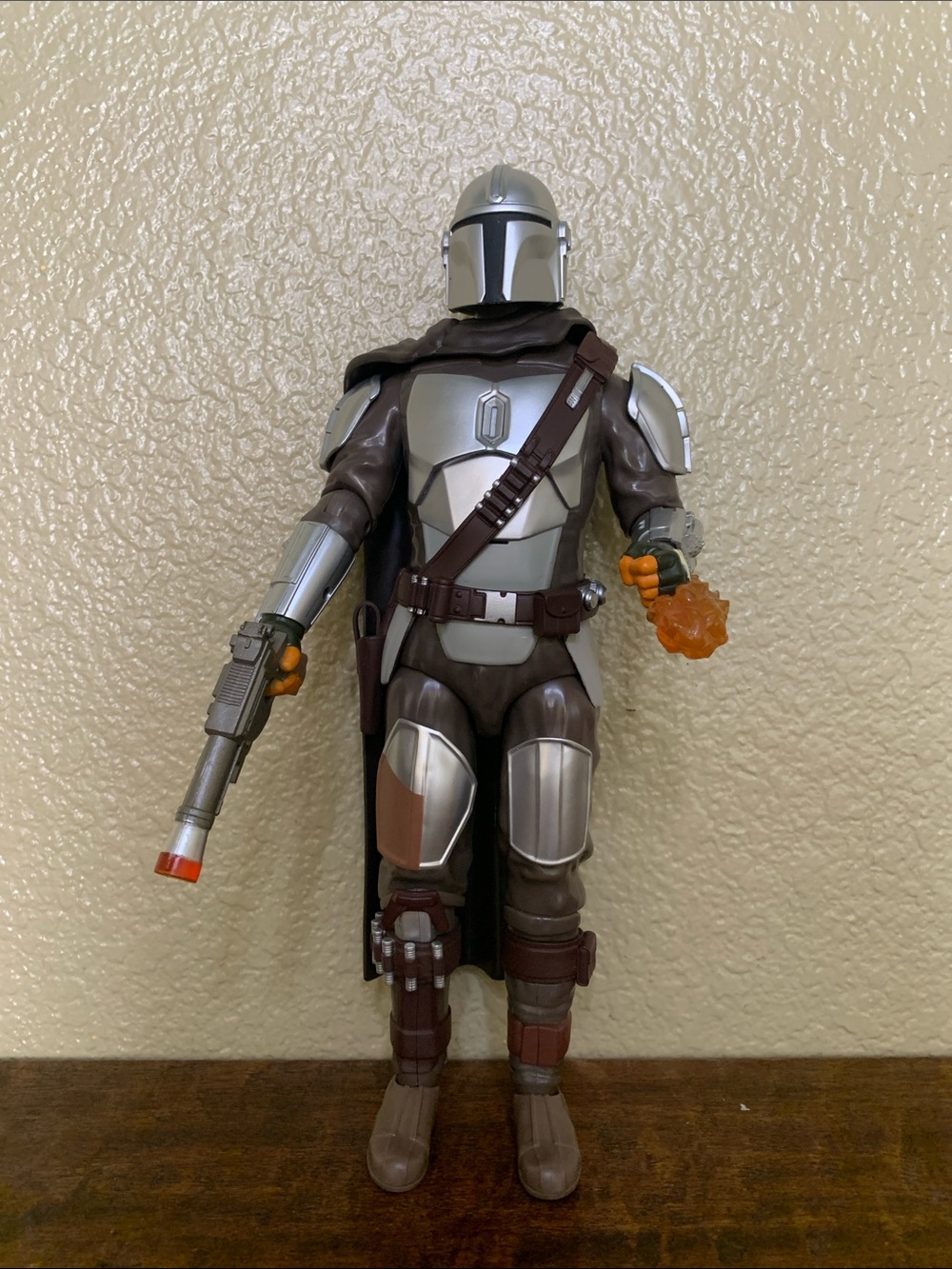 Disney’s Star Wars The Mandalorian Talking/Interactive Poseable Action Figure